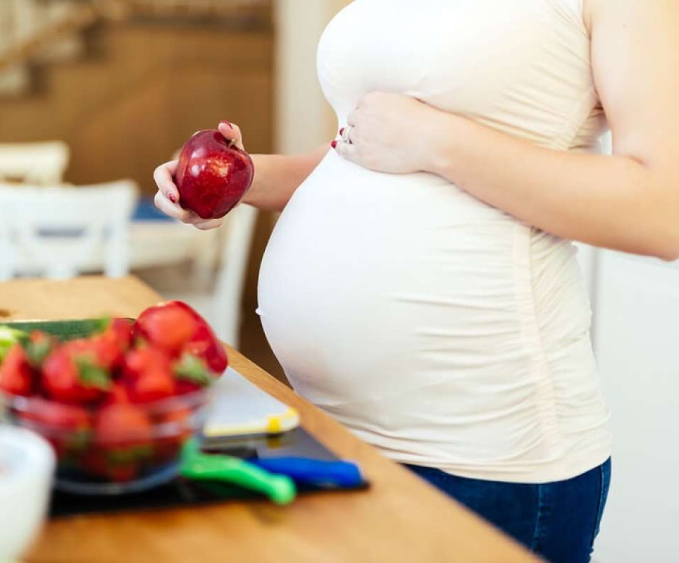 مزیت خوردن سیب در دوران بارداری